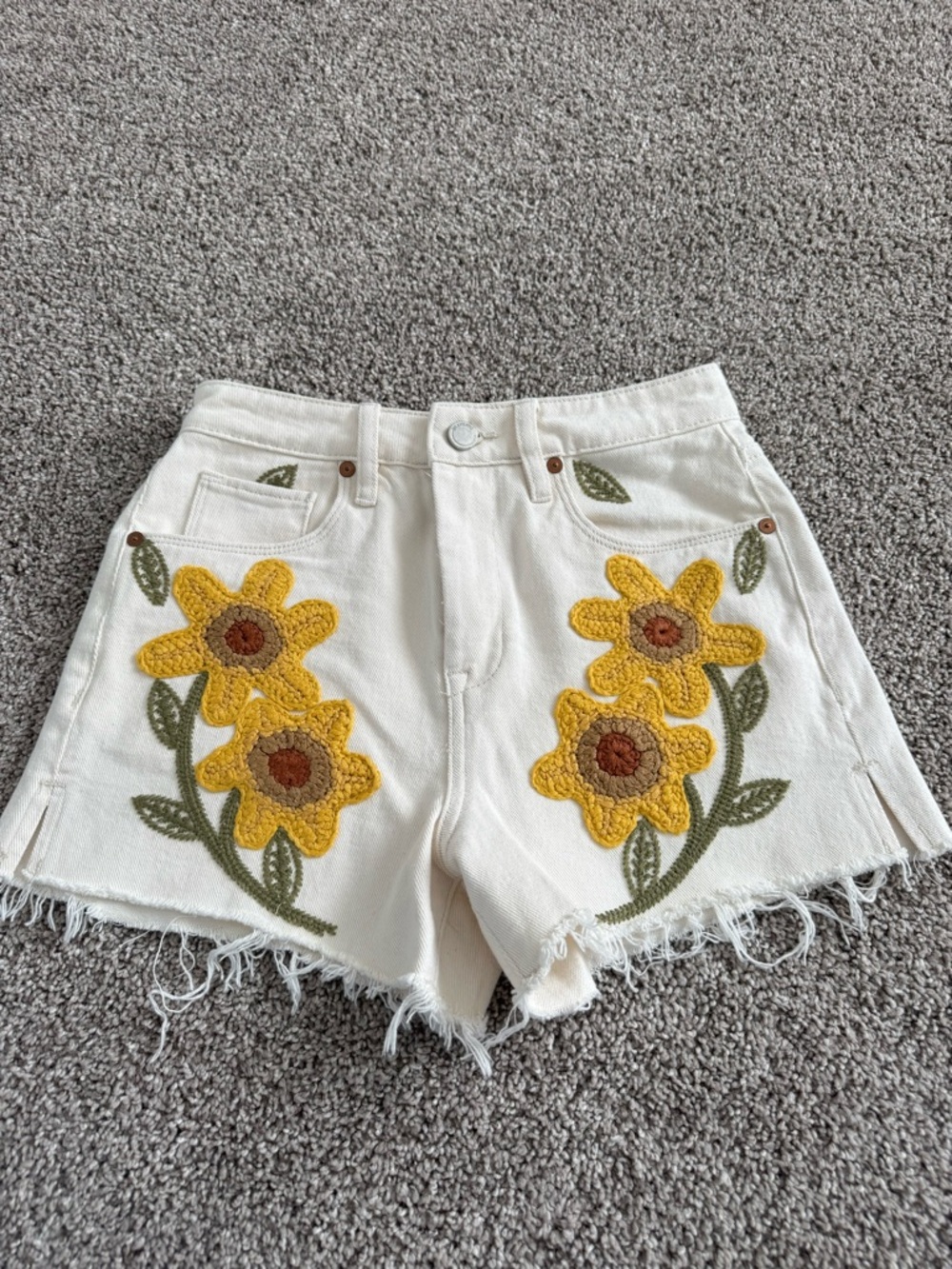 Blank NYC White Jean Shorts high waist with Yellow Floral Embroidery Sz 24! - Picture 7 of 7